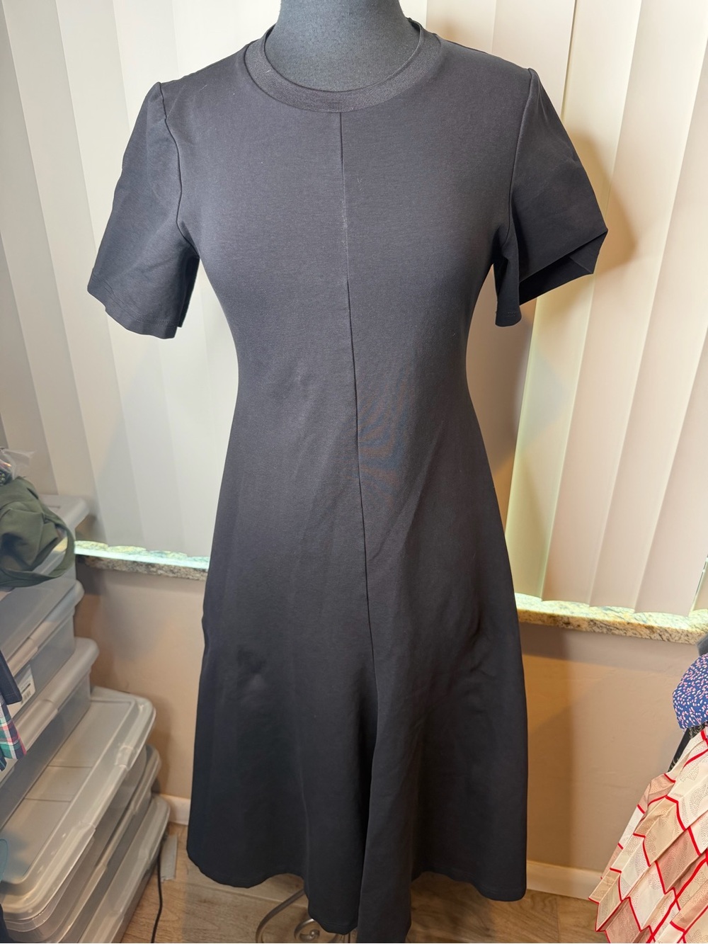 COS black short-sleeve A-line minimalist, crew-neck cotton jersey SZ Medium